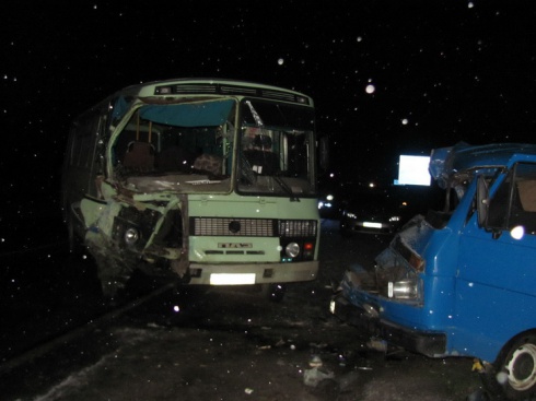 На Херсонщині зіткнулися автобус і мікроавтобус – постраждало шестеро людей - фото