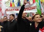 Тисячі людей зібралися на марш «Вставай, Україно!» в Чернівцях