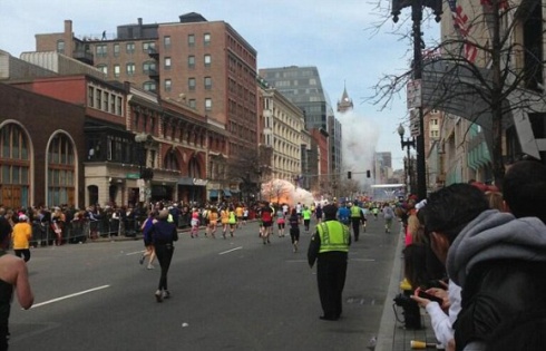 Під час бостонського марафону сталося два вибухи - фото