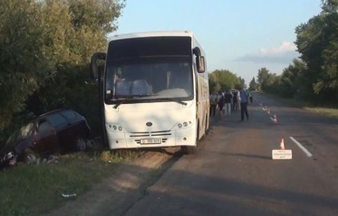 У Чернігівській області водій в’їхав у натовп людей - фото