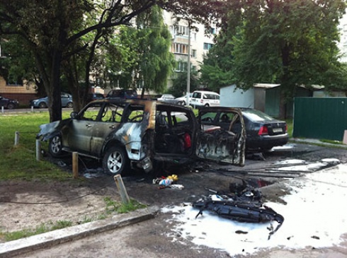 Вночі спалили авто депутата Броварської міськради Романа Сімутіна - фото