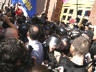 Опозиційні депутати з активістами штурмували Київраду