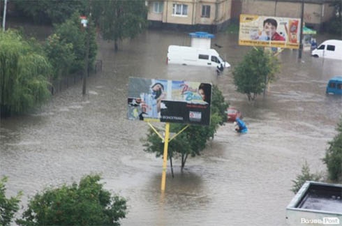 Сильна злива затопила Луцьк - фото