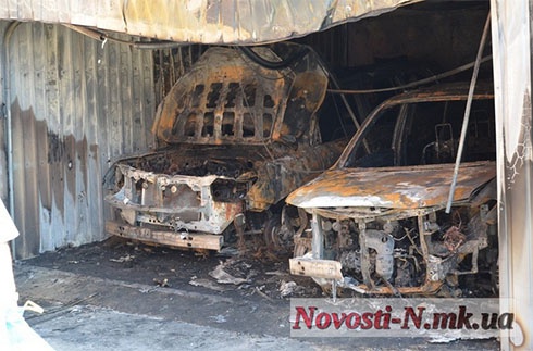 ЗМІ: Екс-начальнику Миколаївського УБОЗу спалили дві дорогі автівки - фото