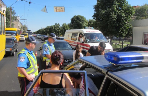 У Полтаві побили водія за те, що він збив жінку - фото