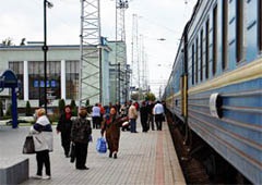 Укрзалізниця призначила до Криму додаткові поїзди - фото