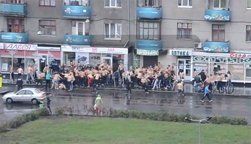 Харківська міліція за бійку затримала 56 футбольних фанатів - фото