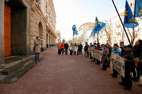 У Києві пікетували СБУ щодо забудови на Якуба Коласа - фото