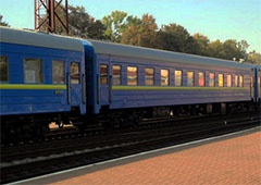 Укрзалізниця включила додаткові вагони для поїздів - фото