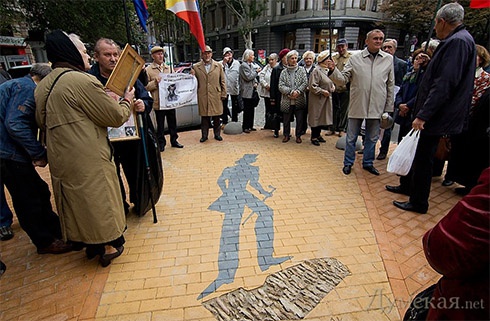 В центрі Одеси відкрили пам’ятний знак «Тінь Пушкіна» - фото