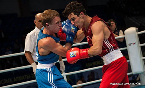 Тільки Микола Буценко пройшов до півфіналу чемпіонату світу з боксу - фото