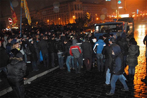 Міліція та комунальники намагались відтіснити київський Євромайдан - фото