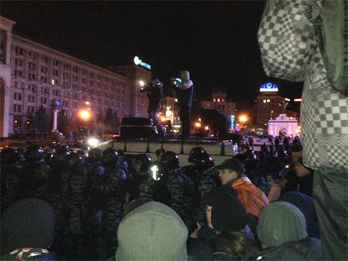 На столичному Євромайдані «Беркут» побив мітингувальників - фото