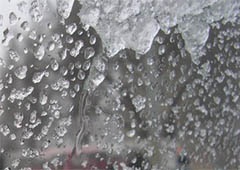 Сильний дощ, мокрий сніг та зниження температури очікуються в Україні - фото