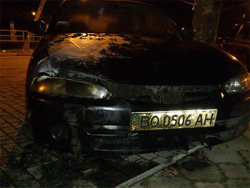 Спалили два автомобіля свободівців, активістів Євромайданів - фото