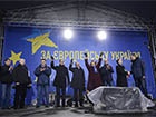 Тимошенко попрохала прибрати політичну символіку з Євромайдану