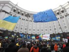 Людей знову кличуть до кабміну та адміністрації президента