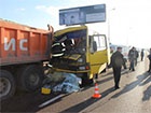 У Львові автобус з пасажирами в′їхав у вантажівку