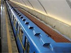 У вагонах київського метро знімають монітори