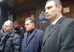 Від генпрокурора вимагають заарештувати Клюєва та Захарченка - фото