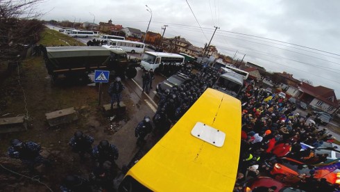 Автомайдан з′їздив у Нові Петрівці, але до Межигір′я так і не доїхав - фото