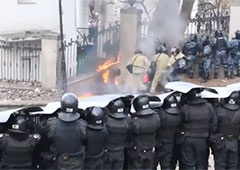 МВС: затримано 32 особи під час заворушень на вул. Грушевського - фото