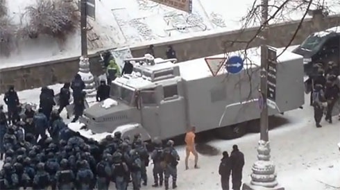 Ще одне відео знущань міліціонерів над Михайлом Гаврилюком - фото