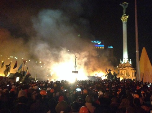 Євромайдан штурмують, у Києві практично введено надзвичайний стан - фото