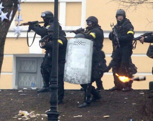 Лутковська засуджує стрільбу правоохоронців в мітингувальників - фото
