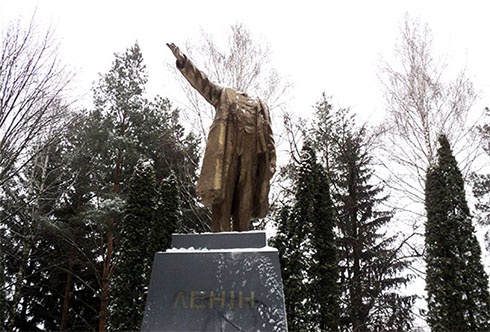 На Полтавщині обезголовили Леніна - фото