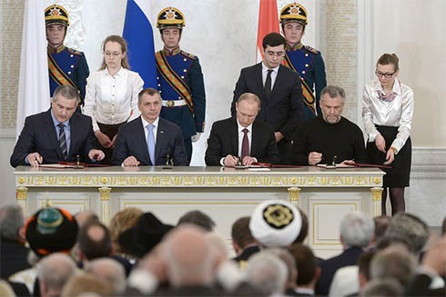 Підписано договір про прийняття Криму до складу РФ - фото