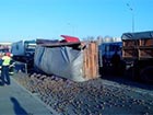 У Києві на Бажана маршрутка та дві вантажівки потрапили в аварію, є загиблий