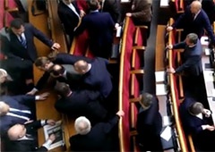 Олійника вигнали з Верховної Ради – відео - фото
