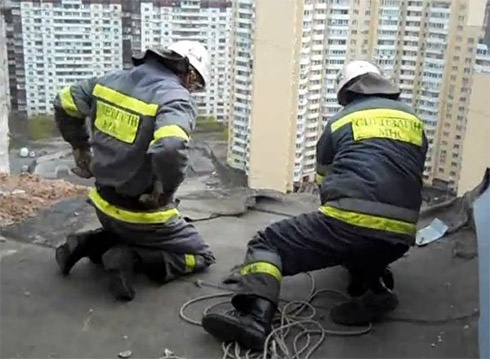 У Києві на Бальзака обвалився балкон з 21 поверху - фото