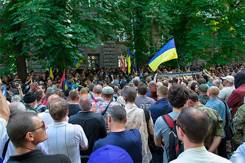 На Банковій вимагали введення військового стану на сході України - фото