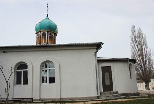 У Криму бандити-«козаки» захопили церкву Київського Патріархату - фото