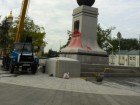 У Харкові облили фарбою пам’ятник Незалежності України
