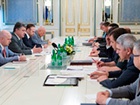 Порошенко поговорив з силовиками про тактику подальших дій в антитерористичній операції