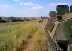 Відео, як кадирівці в складі броньованої колони російських військ готуються до вторгнення в Україну - фото