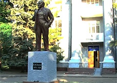 Кернес відновив перший пам’ятник Леніну у Харкові - фото