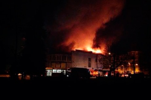У Києві горить кінотеатр «Жовтень» - фото