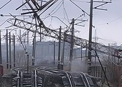 У Маріуполі підірвано залізничний міст - фото
