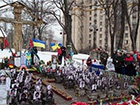Люди прийшли на Інститутську вшанувати Небесну сотню