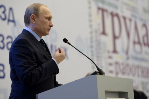 Путін заявив, що його країна не хоче жити у «напівокупації», але і воювати ні з ким не збирається - фото