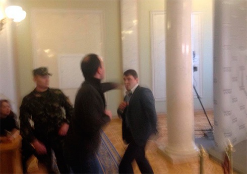 У Верховній Раді побилися Івченко і Соболєв - фото
