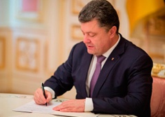 Президент підписав рішення РНБО щодо звернення до ООН та ЄС про направлення в Україну миротворців - фото