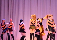 Еротичний танець російського дитячого театру шокував інтернет-користувачів - фото