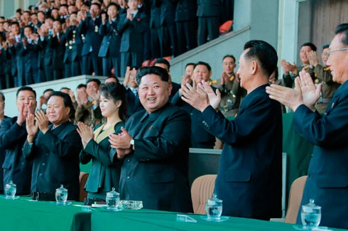 Північнокорейський диктатор пред’явив свою дружину публіці вперше за 4 місяці - фото