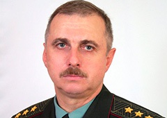 Порошенко заборонив люструвати генерала Коваля - фото
