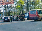 У Донецьку п′яний бойовик врізався в машину і прострелив ногу водієві